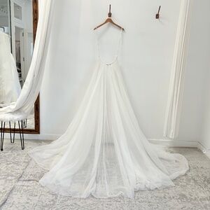 Essence of Australia Detachable Tulle Overskirt